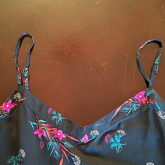 🎀 Gap Tank 🎀 - Picture 3 of 5